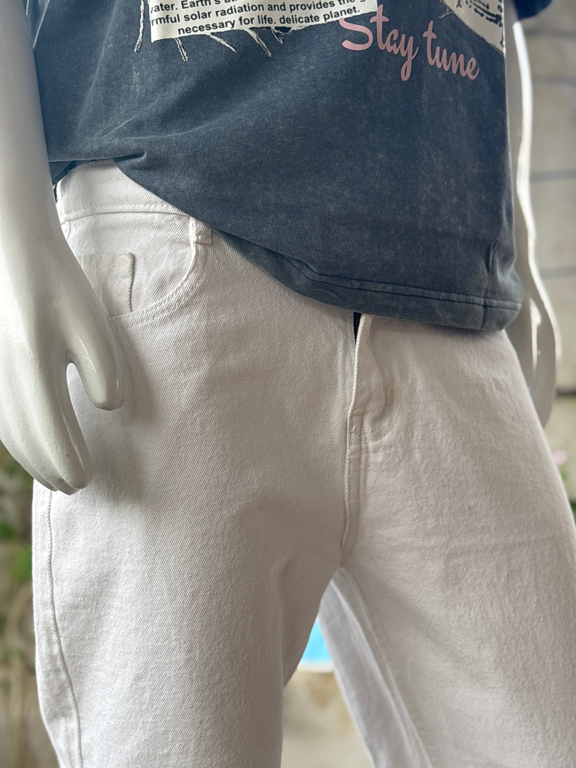 White Mom Fit Jeans